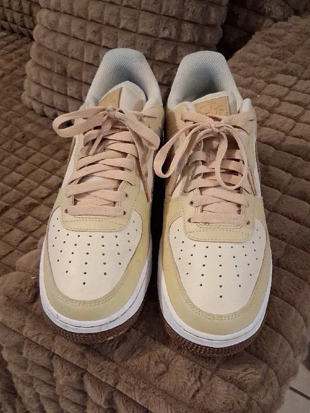 Nike Low-Top Sneakers in Cream, Tan & Brown